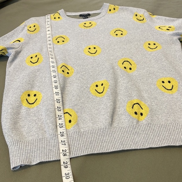FOREVER 21 Gray Sweater with CUTE Yellow Smiley Faces size LARGE Mens - Picture 13 of 14